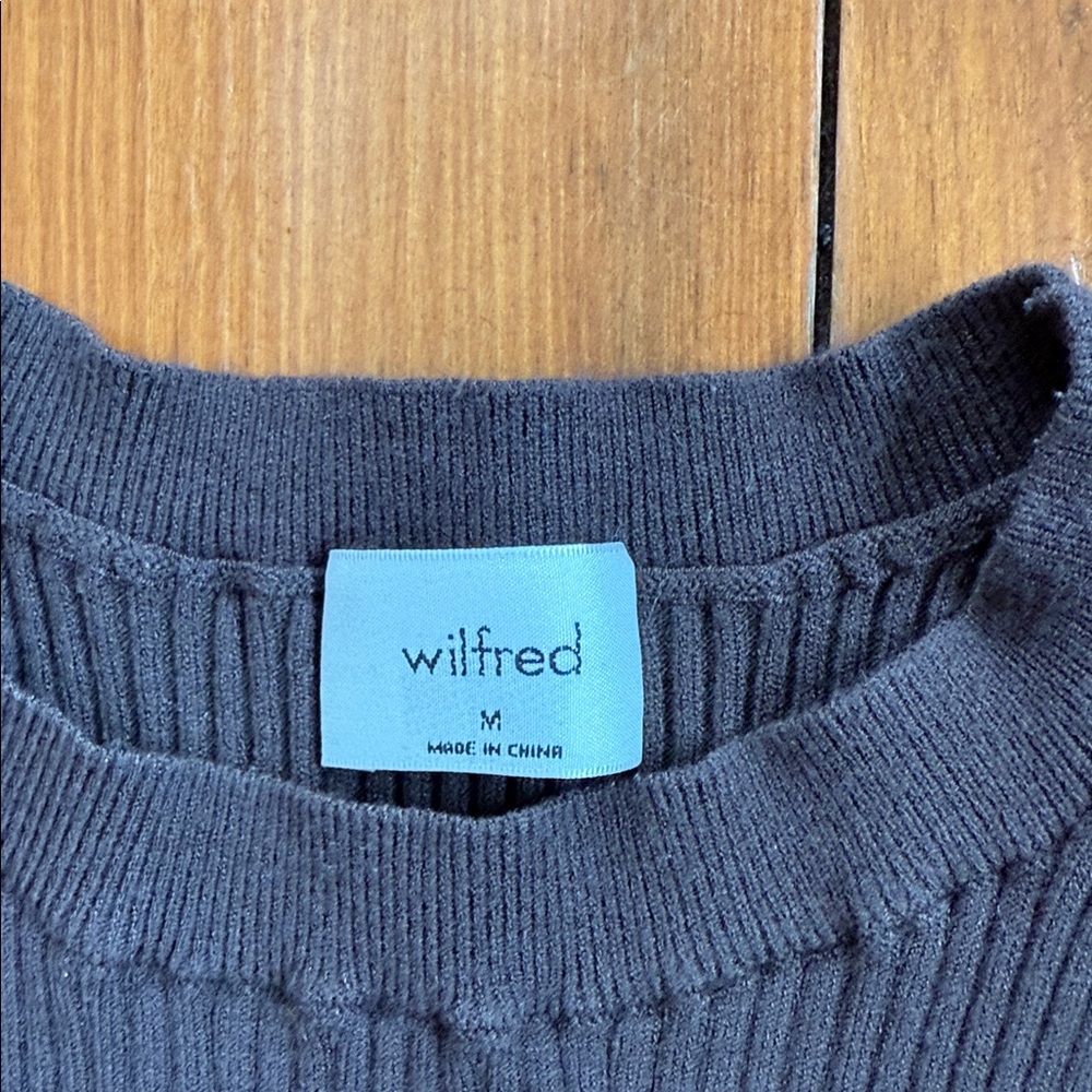 Aritzia cropped top medium - Picture 3 of 3